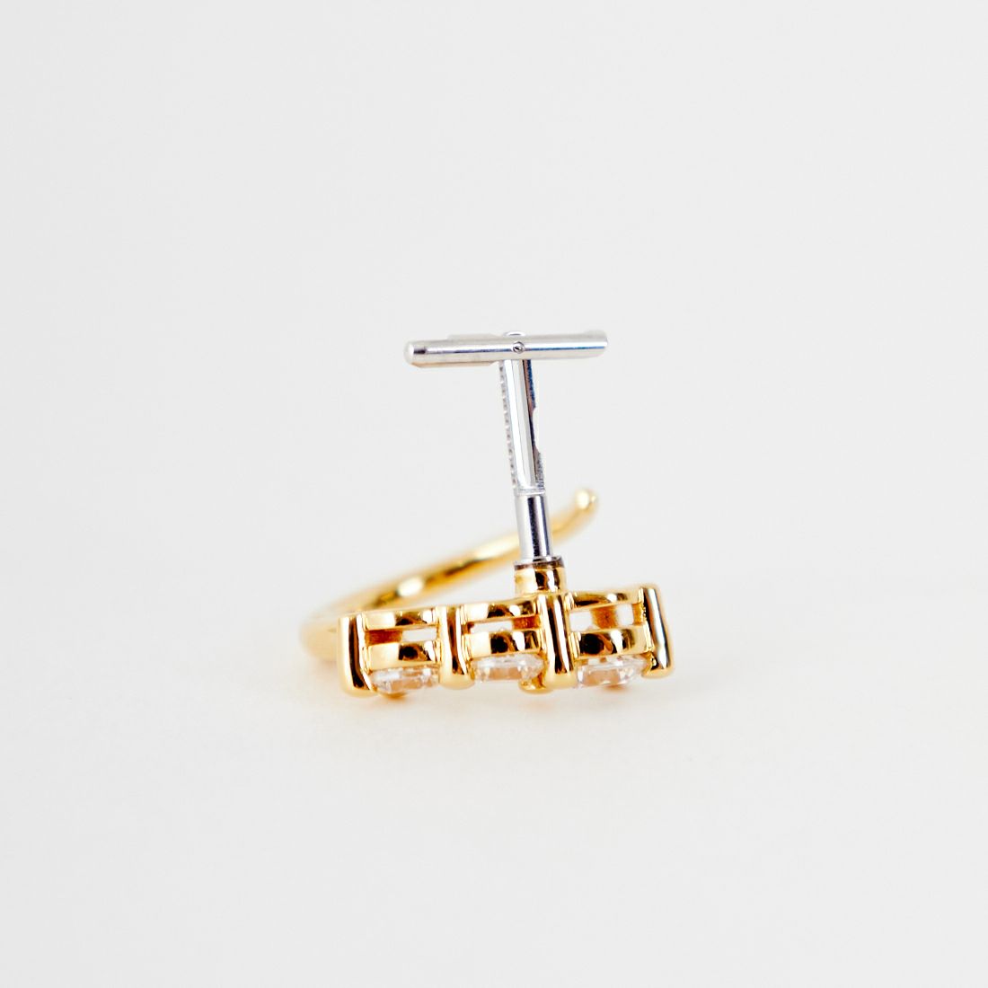 Baqless [バックレス] オネスティ ツイスト ゴールド ピアス [CZ-TW-YG] GOLD