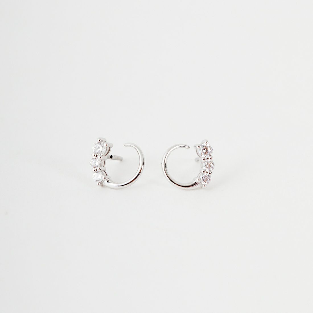 Baqless [バックレス] オネスティ ツイスト シルバー ピアス [CZ-TW-SV] SILVER