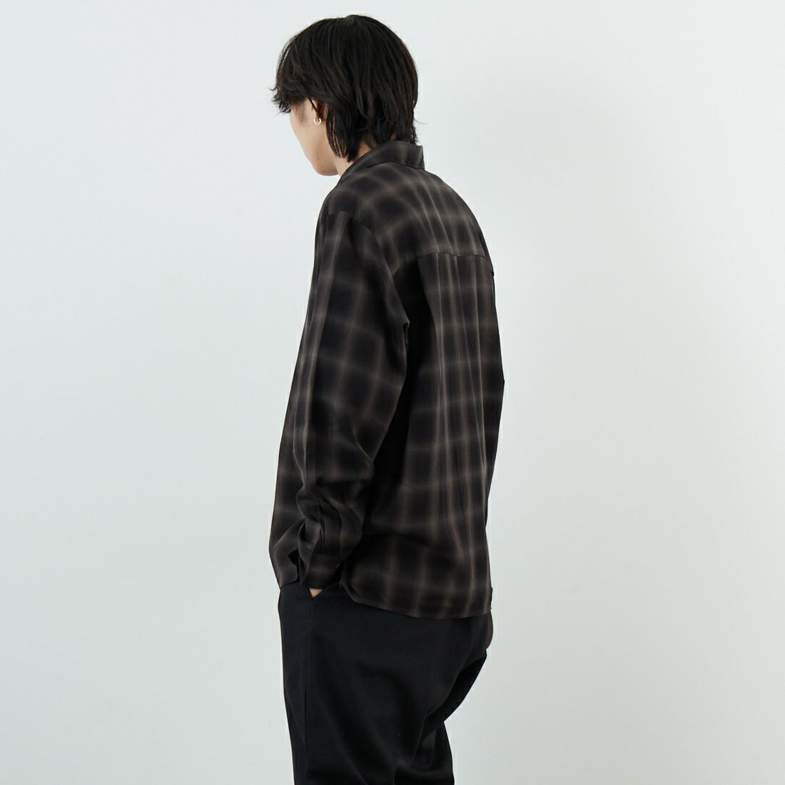 MANUAL ALPHABET [マニュアルアルファベット] ツイルフェードチェックシャツ [MA-S-806] BLACK &&モデル身長：179cm 着用サイズ：2&&