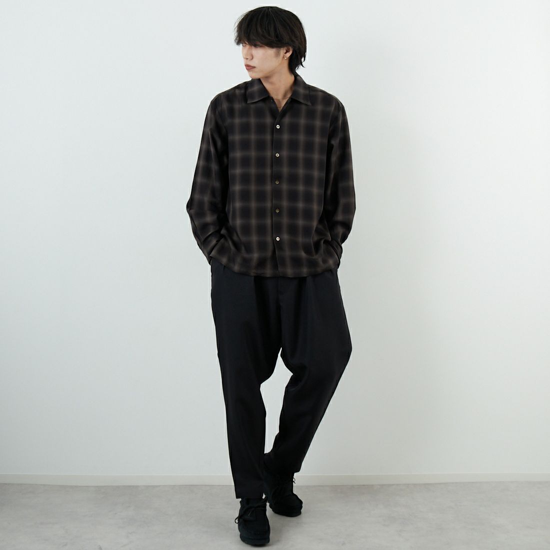 MANUAL ALPHABET [マニュアルアルファベット] ツイルフェードチェックシャツ [MA-S-806] BLACK &&モデル身長：179cm 着用サイズ：2&&