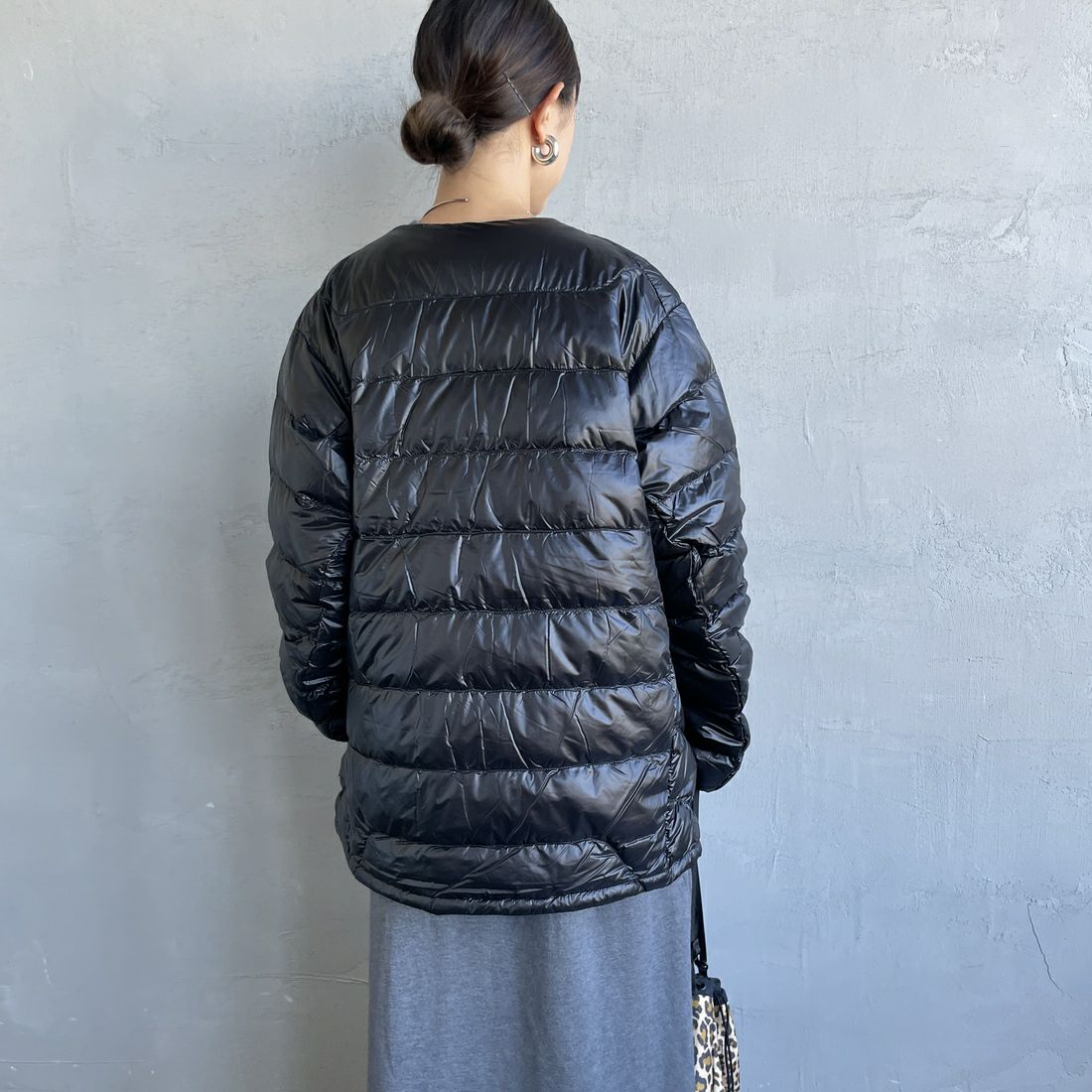 NANGA [ナンガ] 7デイズインナーダウンカーディガン [N2530-0I061A] BLK &&モデル身長：150cm 着用サイズ：S&&