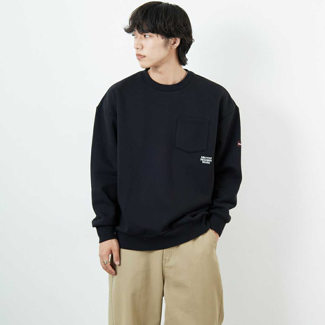 Marmot [マーモット] 別注 ワンポイントロゴ ポケットスウェット [MTFW25USW361IN-JF] BLACK &&モデル身長：179cm 着用サイズ：L&&