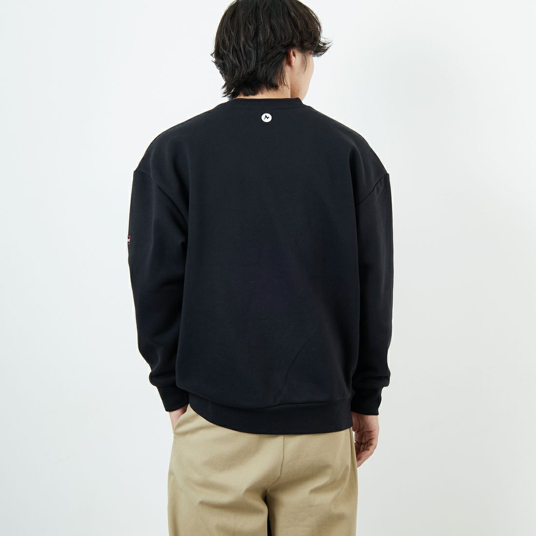 Marmot [マーモット] 別注 ワンポイントロゴ ポケットスウェット [MTFW25USW361IN-JF] BLACK &&モデル身長：179cm 着用サイズ：L&&