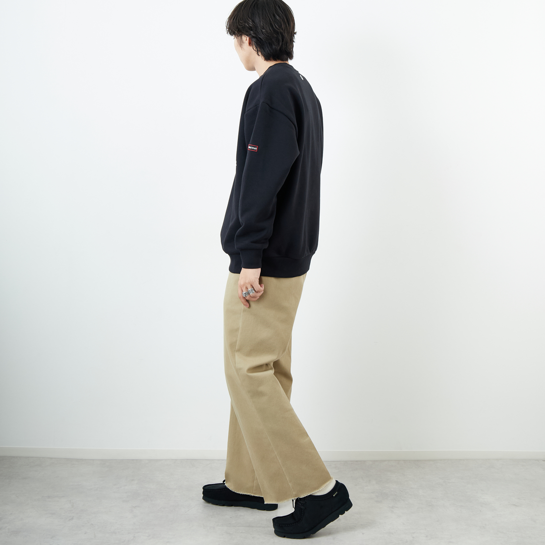 Marmot [マーモット] 別注 ワンポイントロゴ ポケットスウェット [MTFW25USW361IN-JF] BLACK &&モデル身長：179cm 着用サイズ：L&&