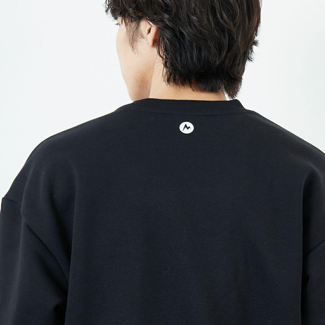 Marmot [マーモット] 別注 ワンポイントロゴ ポケットスウェット [MTFW25USW361IN-JF] BLACK &&モデル身長：179cm 着用サイズ：L&&
