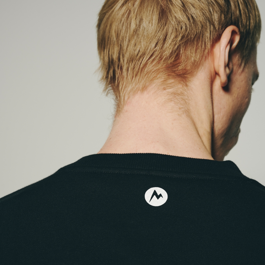 Marmot [マーモット] 別注 ワンポイントロゴ ポケットスウェット [MTFW25USW361IN-JF] BLACK