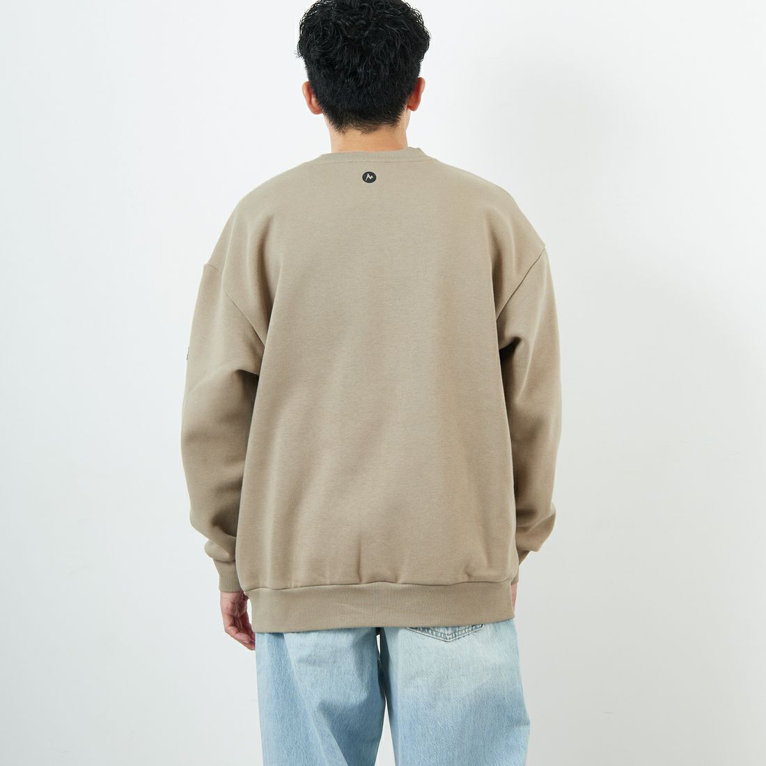 Marmot [マーモット] 別注 ワンポイントロゴ ポケットスウェット [MTFW25USW361IN-JF] BEIGE &&モデル身長：168cm 着用サイズ：L&&