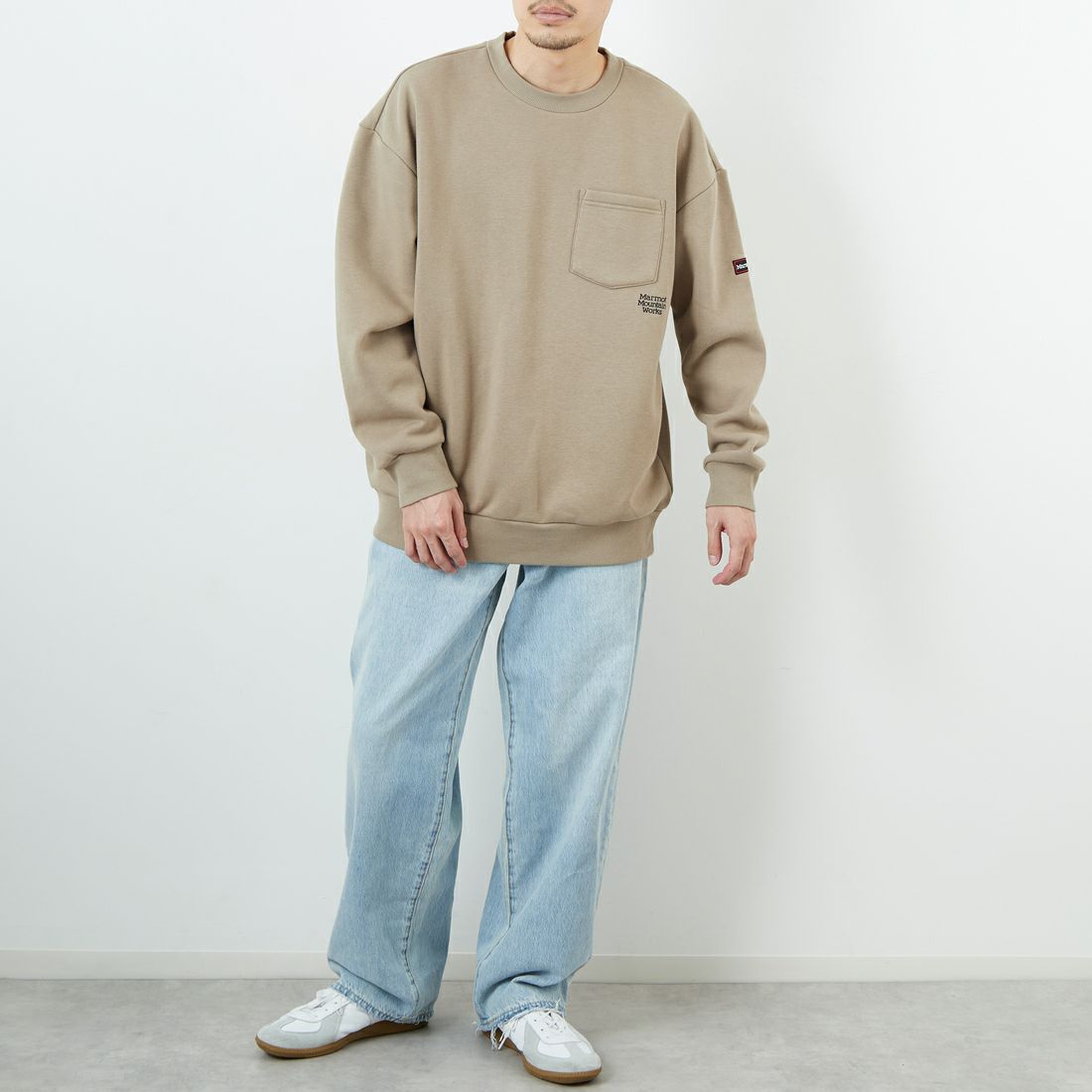 Marmot [マーモット] 別注 ワンポイントロゴ ポケットスウェット [MTFW25USW361IN-JF] BEIGE &&モデル身長：168cm 着用サイズ：L&&