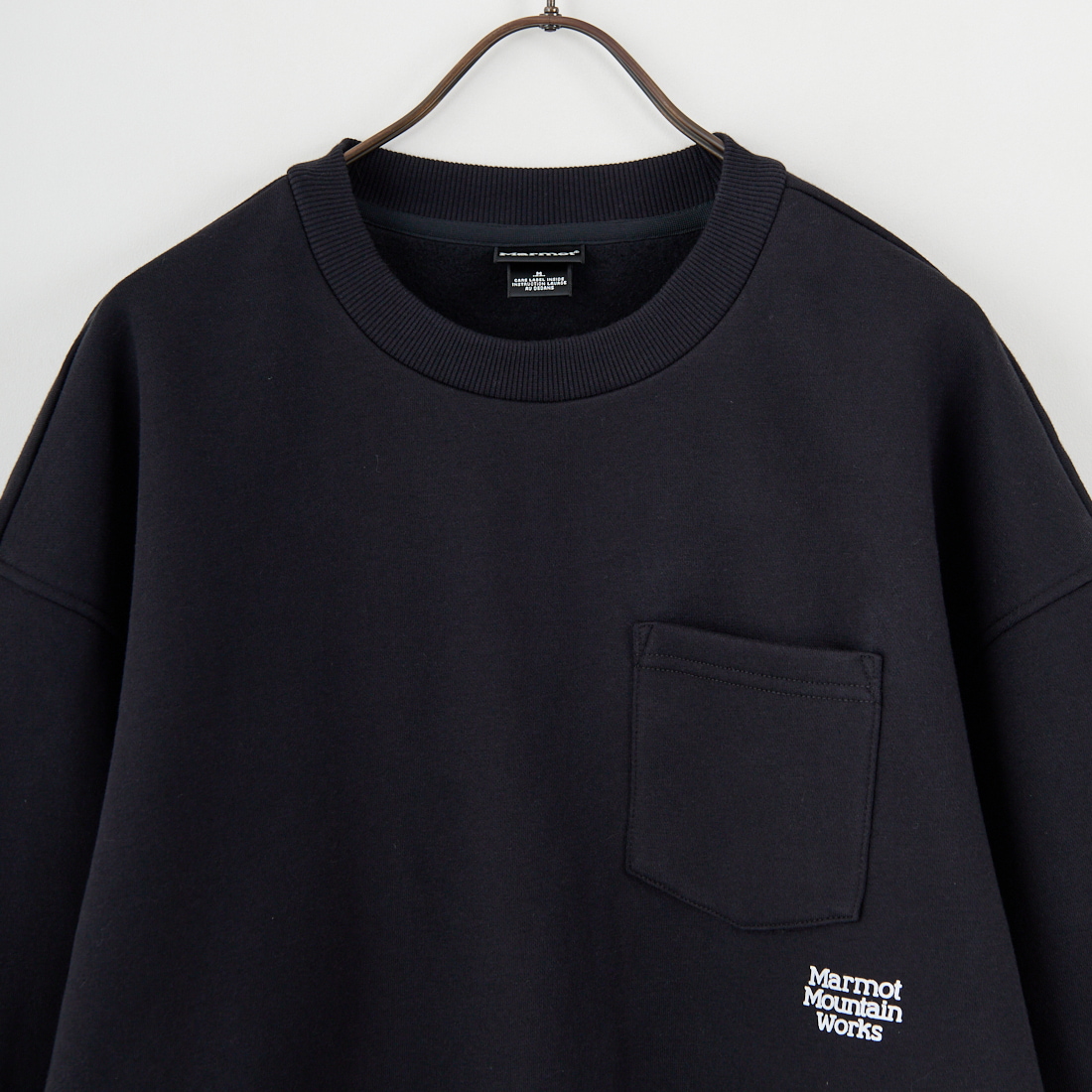 Marmot [マーモット] 別注 ワンポイントロゴ ポケットスウェット [MTFW25USW361IN-JF] BLACK