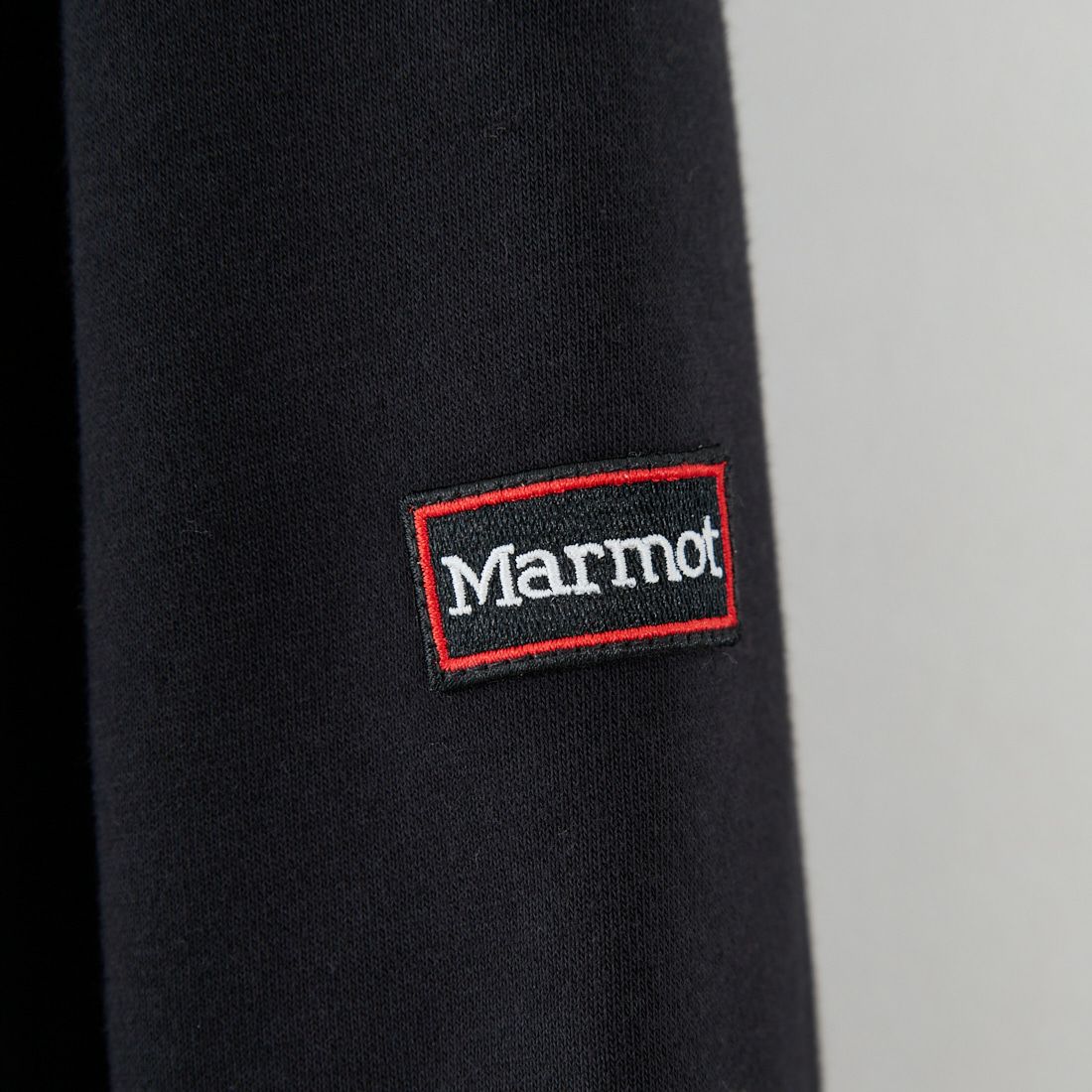 Marmot [マーモット] 別注 ワンポイントロゴ ポケットスウェット [MTFW25USW361IN-JF] BLACK