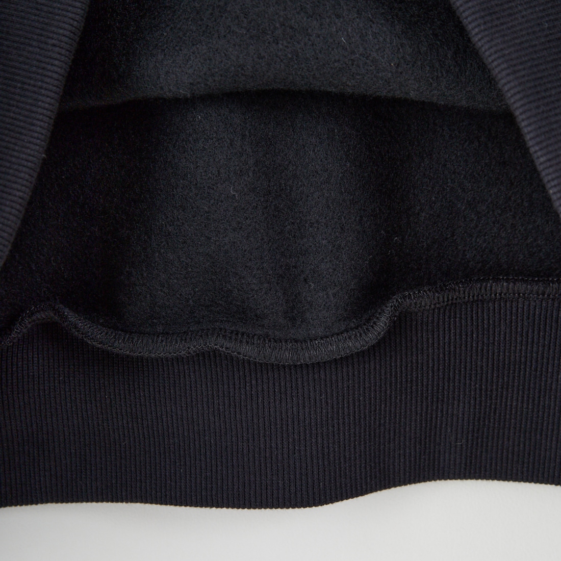 Marmot [マーモット] 別注 ワンポイントロゴ ポケットスウェット [MTFW25USW361IN-JF] BLACK