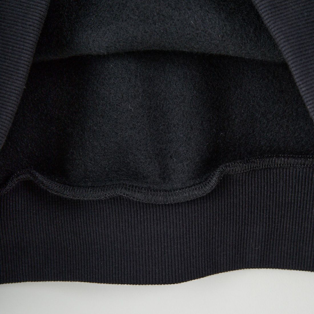 Marmot [マーモット] 別注 ワンポイントロゴ ポケットスウェット [MTFW25USW361IN-JF] BLACK