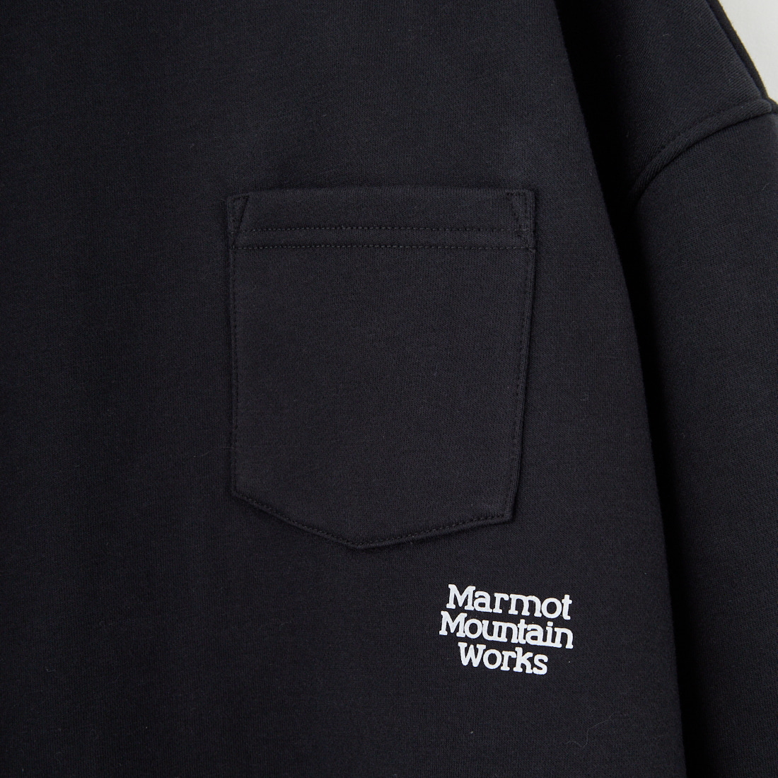 Marmot [マーモット] 別注 ワンポイントロゴ ポケットスウェット [MTFW25USW361IN-JF] BLACK