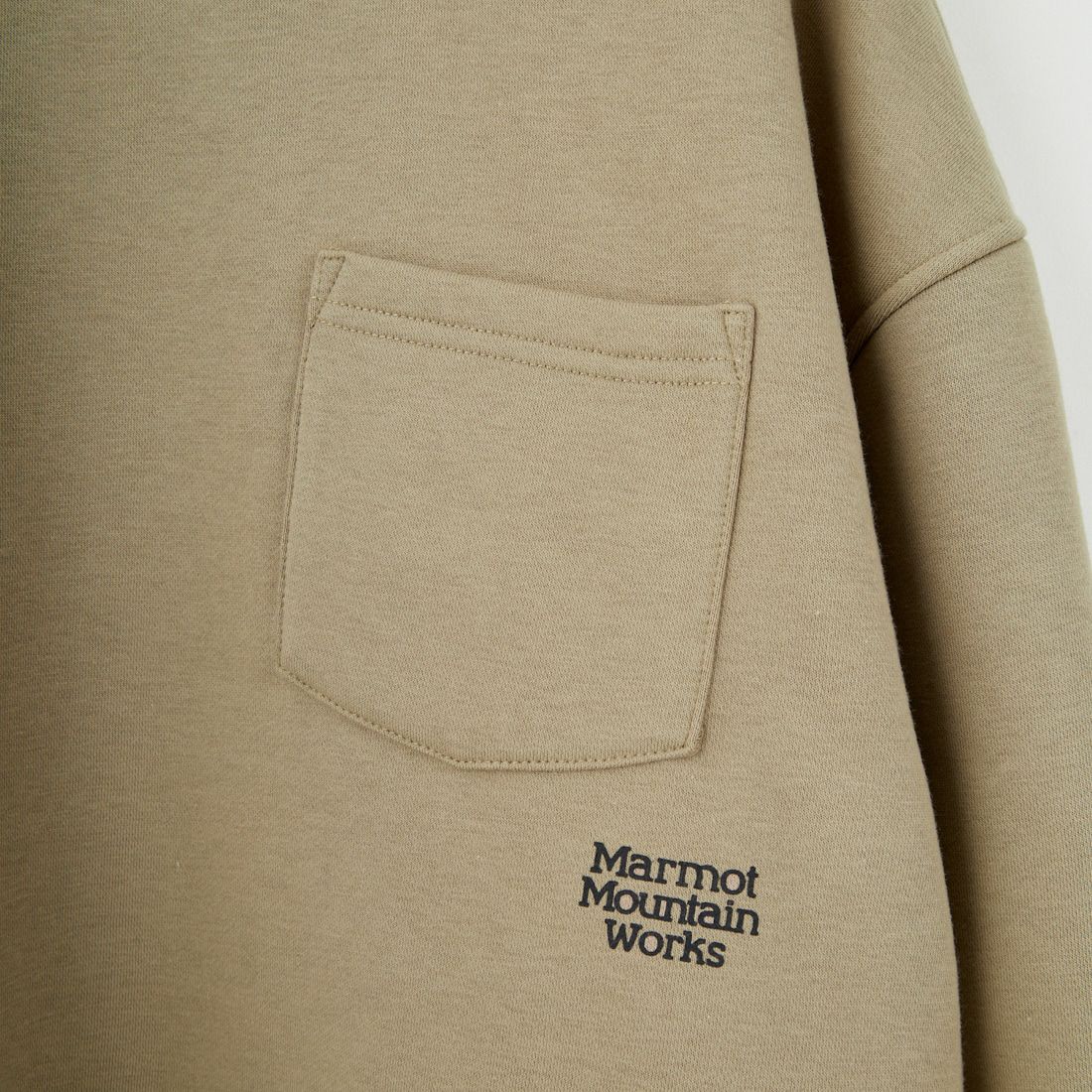 Marmot [マーモット] 別注 ワンポイントロゴ ポケットスウェット [MTFW25USW361IN-JF] BEIGE