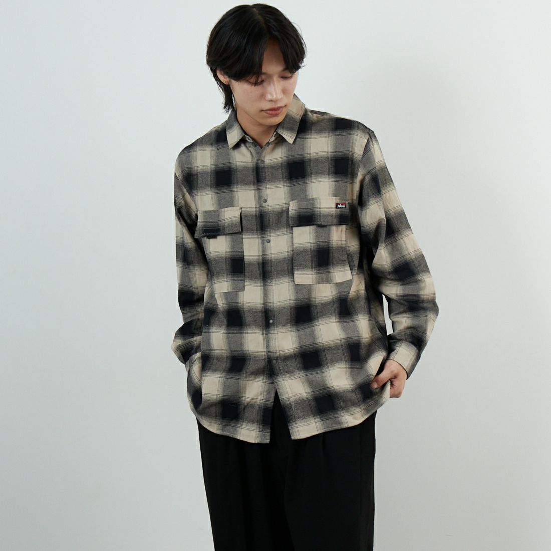 NANGA [ナンガ] オンブレチェック ダブルポケット ボックスシャツ [N2530-1I110A] BLK &&モデル身長：179cm 着用サイズ：M&&