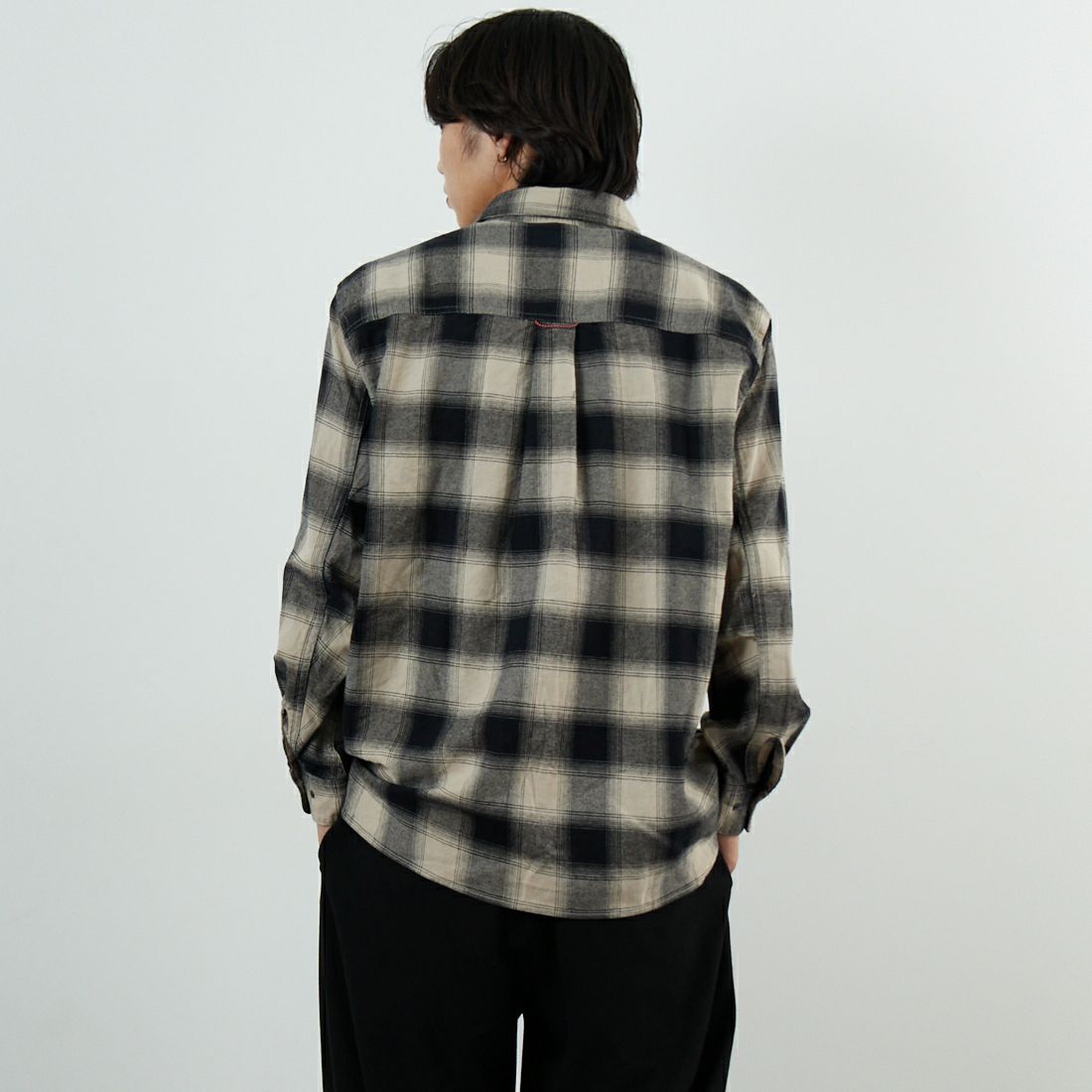 NANGA [ナンガ] オンブレチェック ダブルポケット ボックスシャツ [N2530-1I110A] BLK &&モデル身長：179cm 着用サイズ：M&&