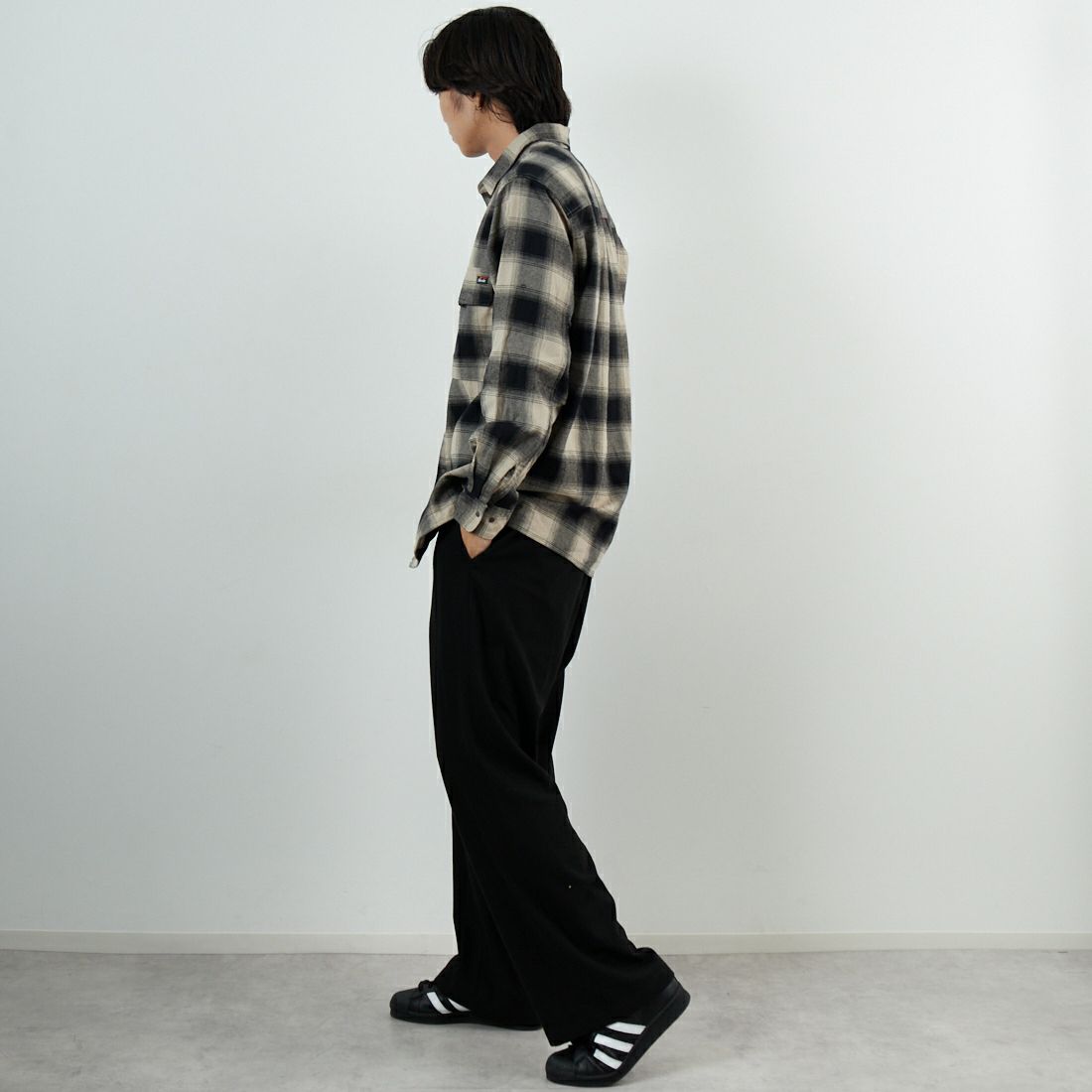 NANGA [ナンガ] オンブレチェック ダブルポケット ボックスシャツ [N2530-1I110A] BLK &&モデル身長：179cm 着用サイズ：M&&