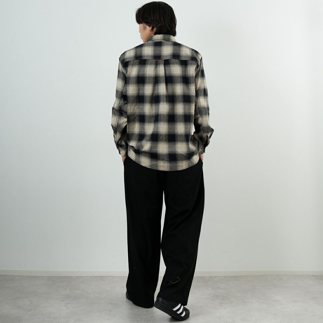 NANGA [ナンガ] オンブレチェック ダブルポケット ボックスシャツ [N2530-1I110A] BLK &&モデル身長：179cm 着用サイズ：M&&