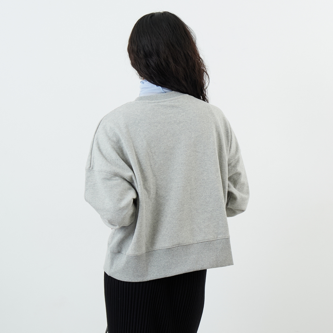 NANGA [ナンガ] ウィメンズ エコハイブリッドスウェットシャツ [NW2442-1F005] L.GRY &&モデル身長：162cm 着用サイズ：WM&&