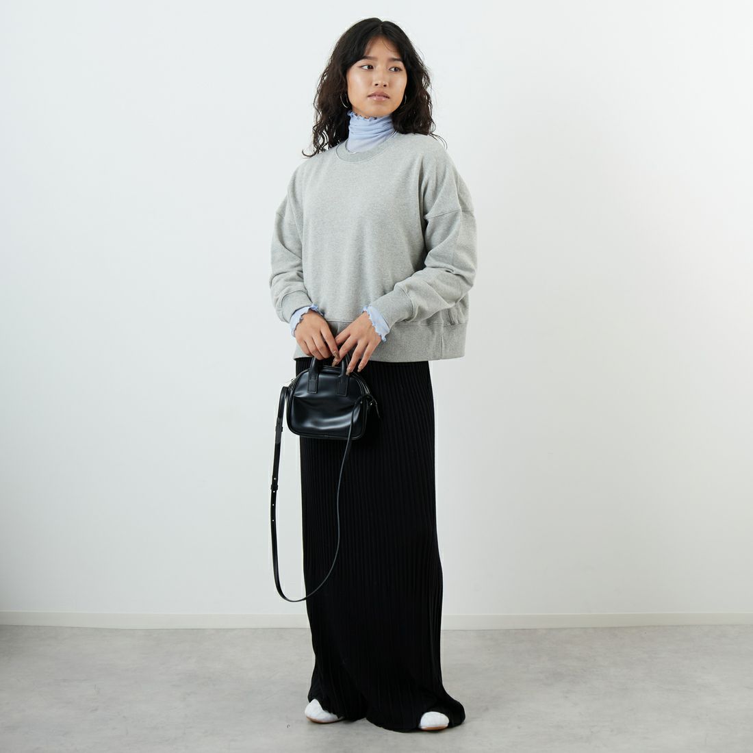 NANGA [ナンガ] ウィメンズ エコハイブリッドスウェットシャツ [NW2442-1F005] L.GRY &&モデル身長：162cm 着用サイズ：WM&&