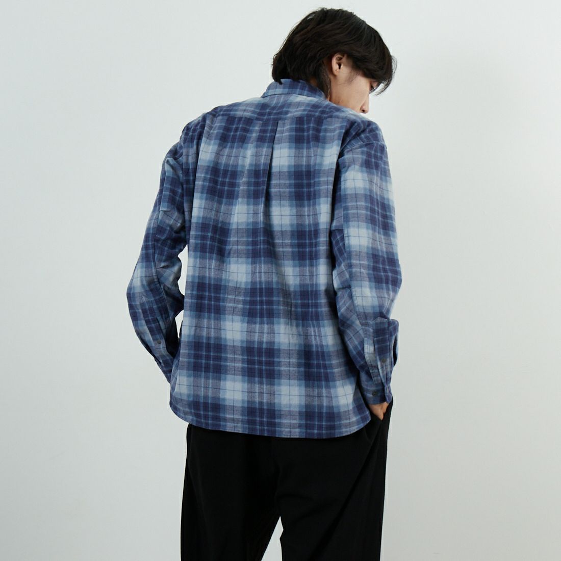 NANGA [ナンガ] フェードタータンチェックキャンプシャツ [N2530-1I107A] BLU &&モデル身長：179cm 着用サイズ：M&&