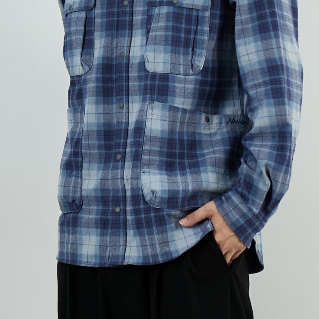 NANGA [ナンガ] フェードタータンチェックキャンプシャツ [N2530-1I107A] BLU &&モデル身長：179cm 着用サイズ：M&&
