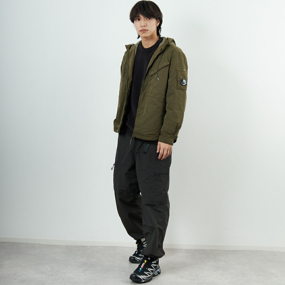 C.P.COMPANY [シーピーカンパニー] Chrome-R フーデッドジップオーバーシャツ [19CMOS084A] 683 IVY GR &&モデル身長：179cm 着用サイズ：M&&