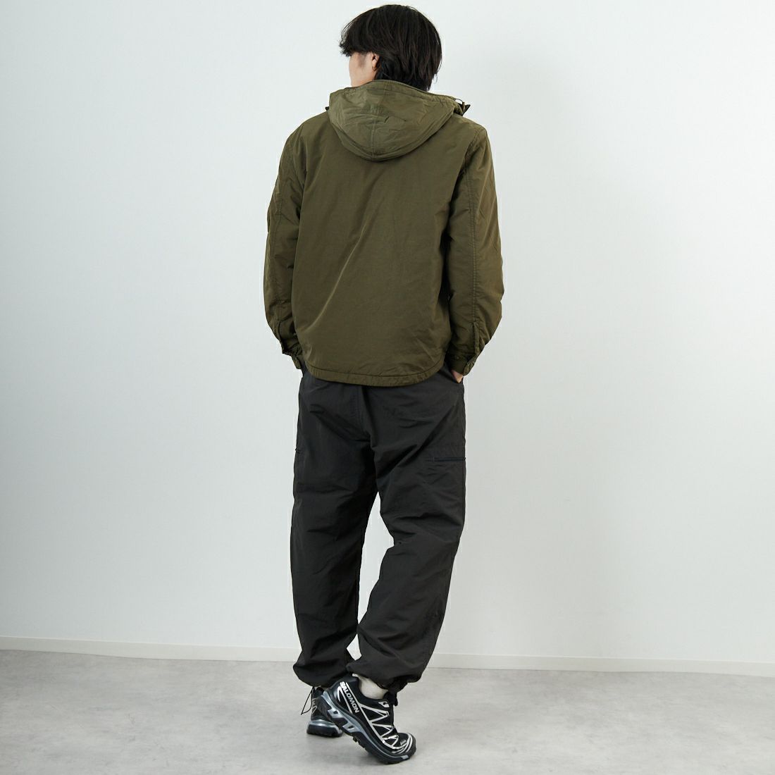 C.P.COMPANY [シーピーカンパニー] Chrome-R フーデッドジップオーバーシャツ [19CMOS084A] 683 IVY GR &&モデル身長：179cm 着用サイズ：M&&