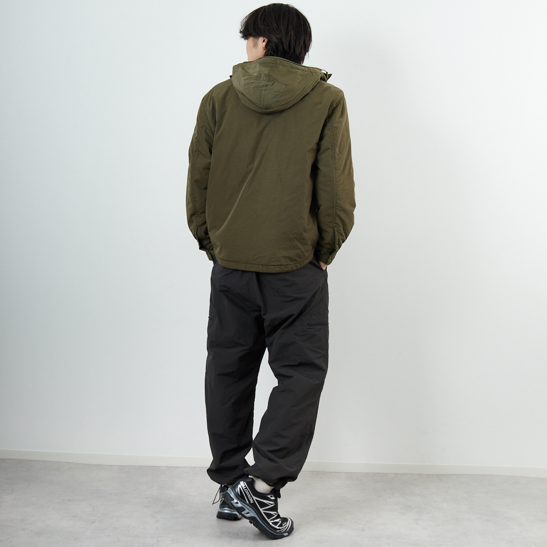 C.P.COMPANY [シーピーカンパニー] Chrome-R フーデッドジップオーバーシャツ [19CMOS084A] 683 IVY GR &&モデル身長：179cm 着用サイズ：M&&