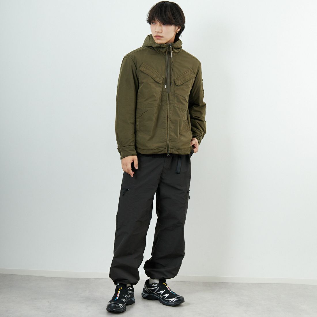 C.P.COMPANY [シーピーカンパニー] Chrome-R フーデッドジップオーバーシャツ [19CMOS084A] 683 IVY GR &&モデル身長：179cm 着用サイズ：M&&