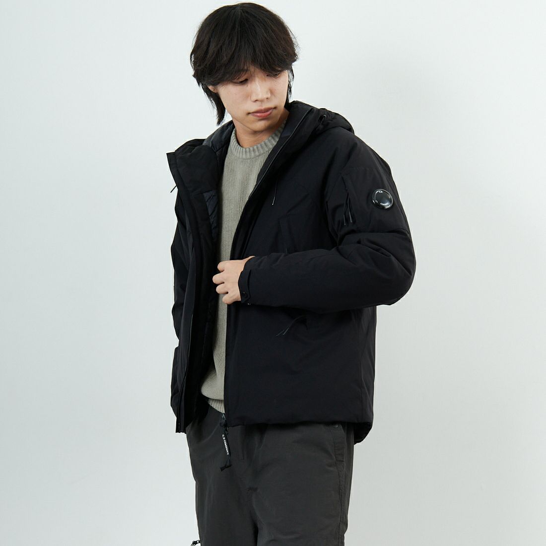 C.P.COMPANY [シーピーカンパニー] Pro-Tek フーデッドパデッドジャケット [19CMOW006A] 999 BLACK &&モデル身長：179cm 着用サイズ：M&&