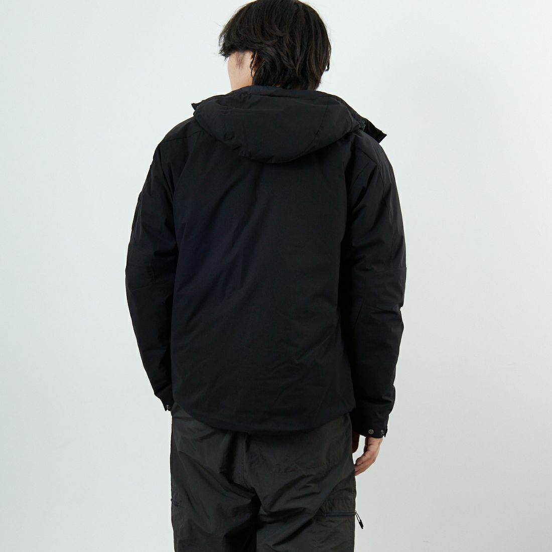 C.P.COMPANY [シーピーカンパニー] Pro-Tek フーデッドパデッドジャケット [19CMOW006A] 999 BLACK &&モデル身長：179cm 着用サイズ：M&&