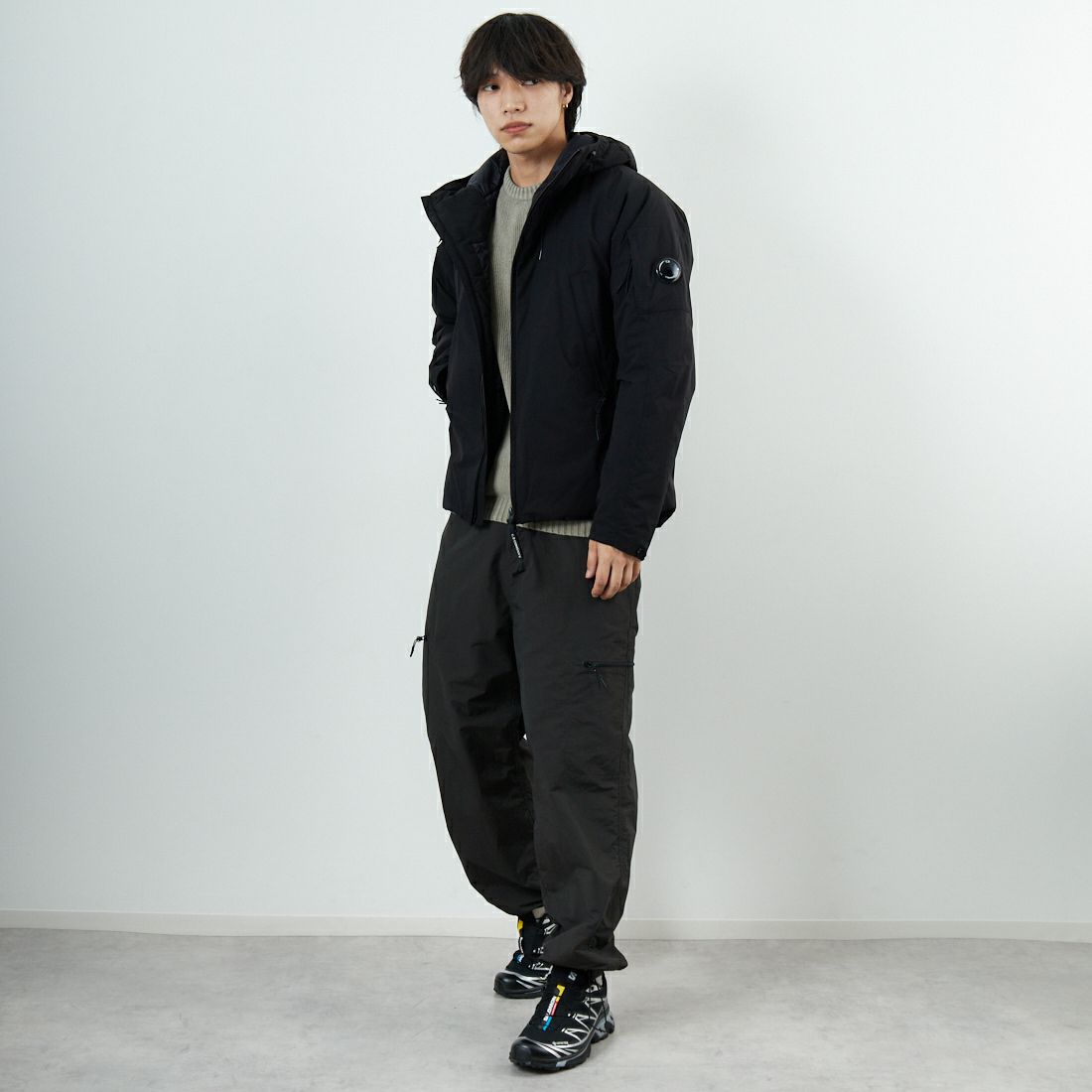 C.P.COMPANY [シーピーカンパニー] Pro-Tek フーデッドパデッドジャケット [19CMOW006A] 999 BLACK &&モデル身長：179cm 着用サイズ：M&&