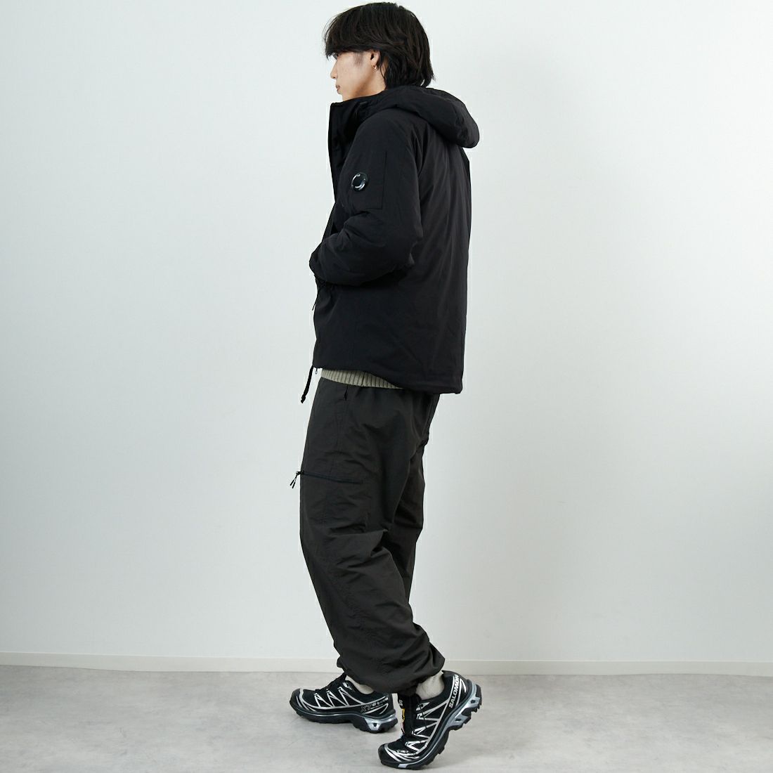 C.P.COMPANY [シーピーカンパニー] Pro-Tek フーデッドパデッドジャケット [19CMOW006A] 999 BLACK &&モデル身長：179cm 着用サイズ：M&&