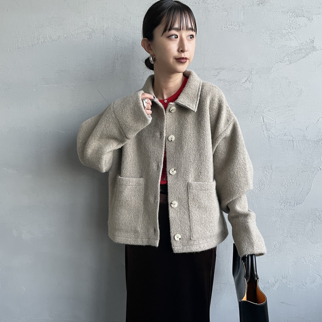 nenom [ネノム] ステンカラー ラメ起毛ジャケット [NE25132019] 22 BEIGE &&モデル身長：150cm 着用サイズ：F&&