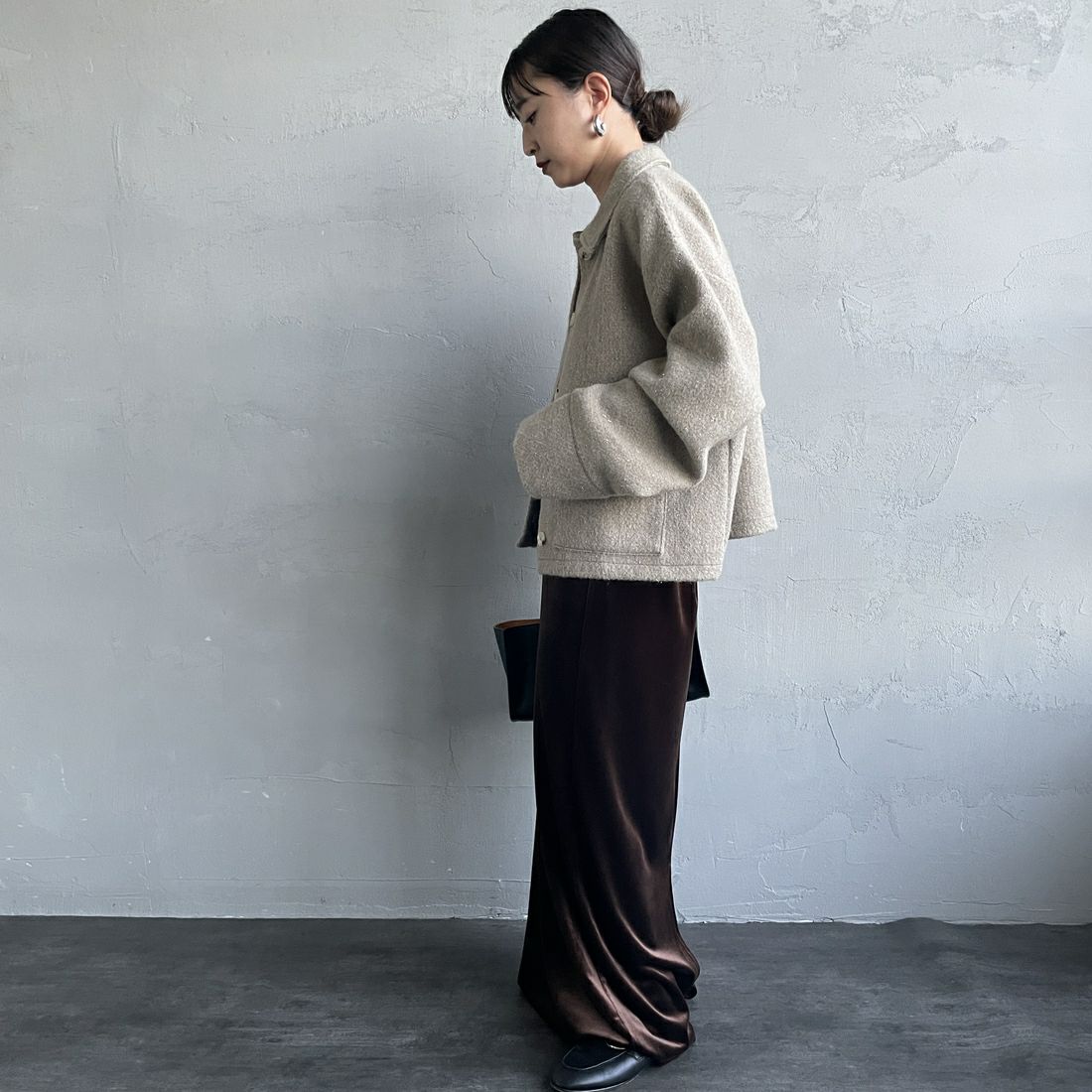 nenom [ネノム] ステンカラー ラメ起毛ジャケット [NE25132019] 22 BEIGE &&モデル身長：150cm 着用サイズ：F&&