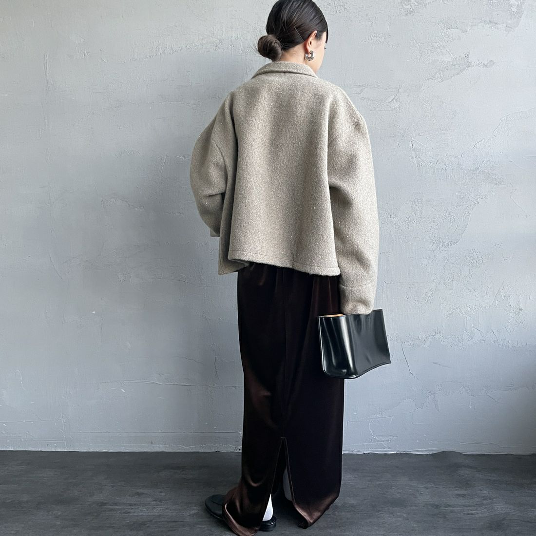 nenom [ネノム] ステンカラー ラメ起毛ジャケット [NE25132019] 22 BEIGE &&モデル身長：150cm 着用サイズ：F&&