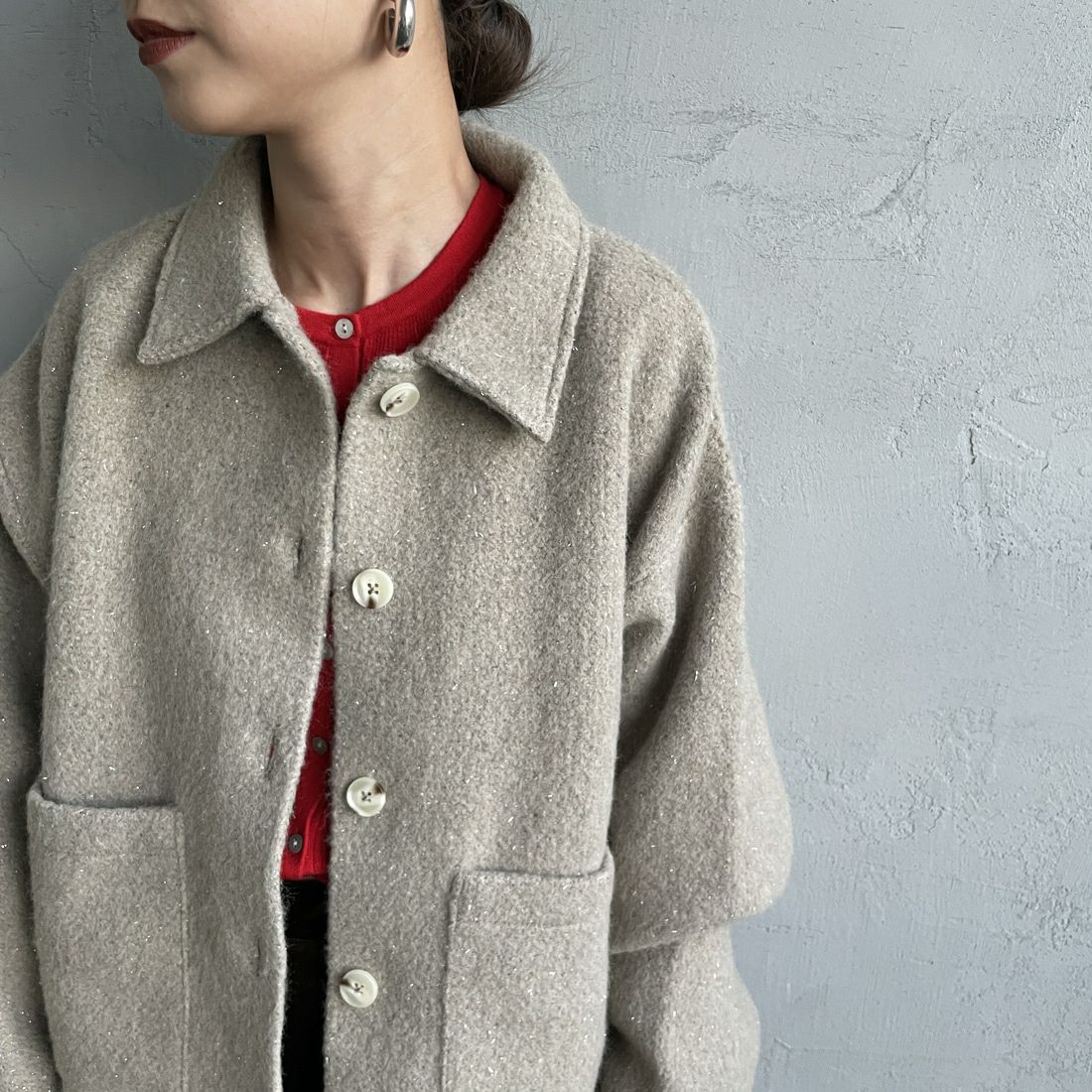 nenom [ネノム] ステンカラー ラメ起毛ジャケット [NE25132019] 22 BEIGE &&モデル身長：150cm 着用サイズ：F&&