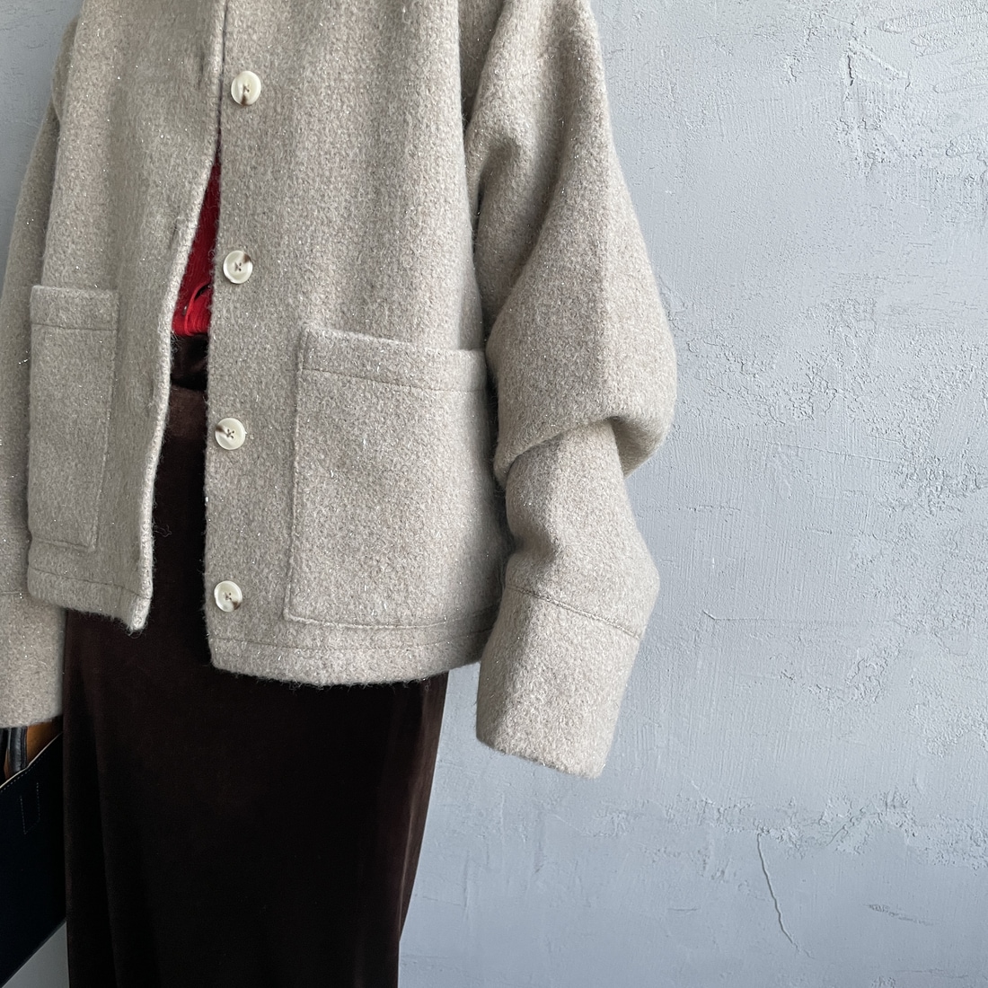 nenom [ネノム] ステンカラー ラメ起毛ジャケット [NE25132019] 22 BEIGE &&モデル身長：150cm 着用サイズ：F&&