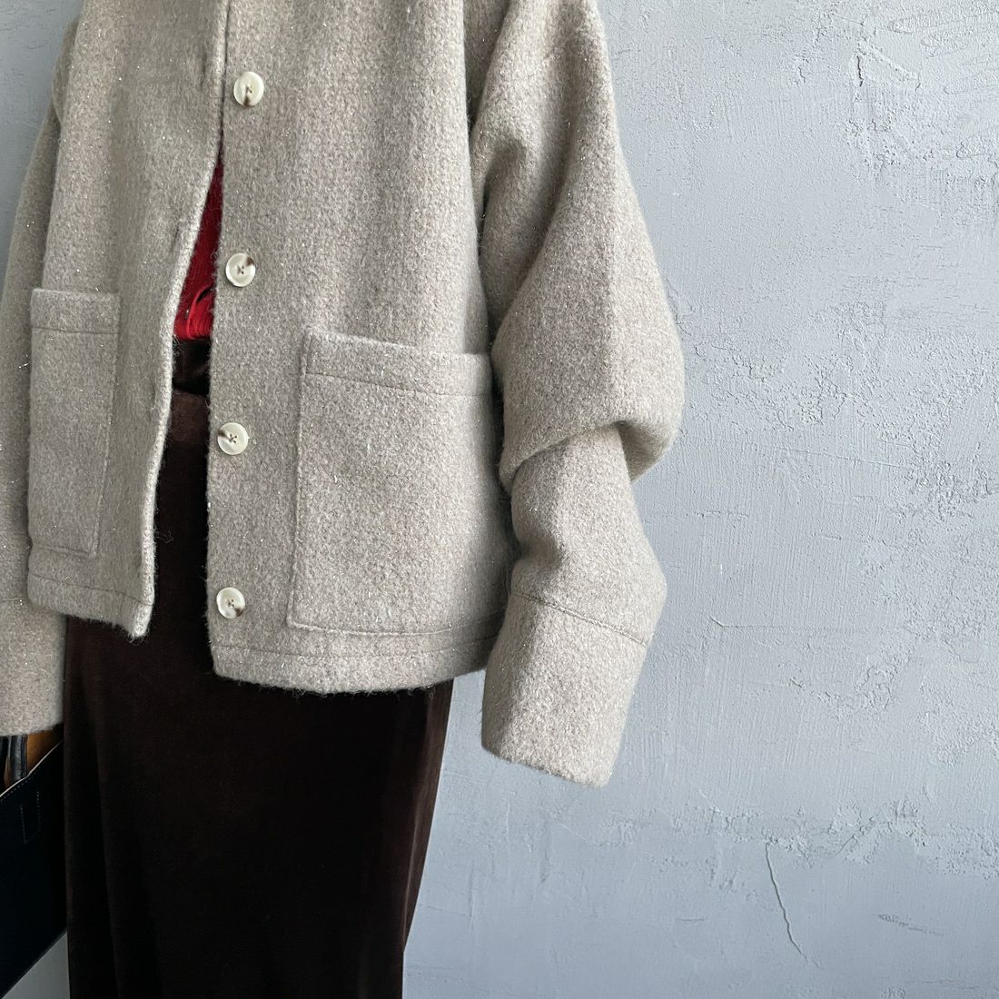 nenom [ネノム] ステンカラー ラメ起毛ジャケット [NE25132019] 22 BEIGE &&モデル身長：150cm 着用サイズ：F&&