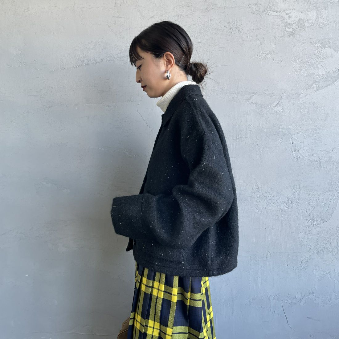 nenom [ネノム] ステンカラー ラメ起毛ジャケット [NE25132019] 09 BLACK &&モデル身長：150cm 着用サイズ：F&&