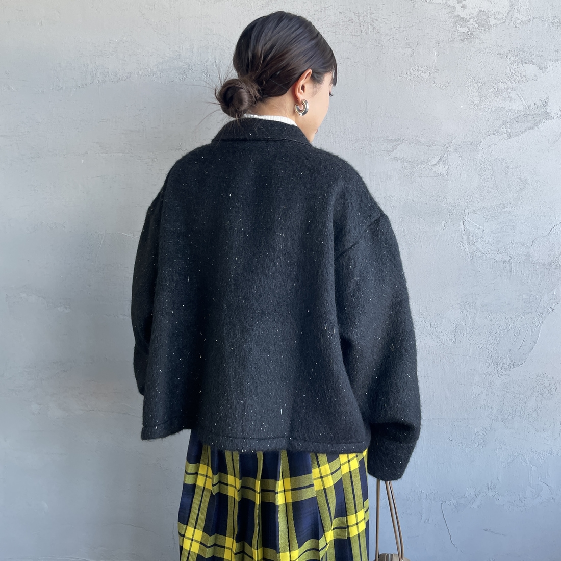 nenom [ネノム] ステンカラー ラメ起毛ジャケット [NE25132019] 09 BLACK &&モデル身長：150cm 着用サイズ：F&&