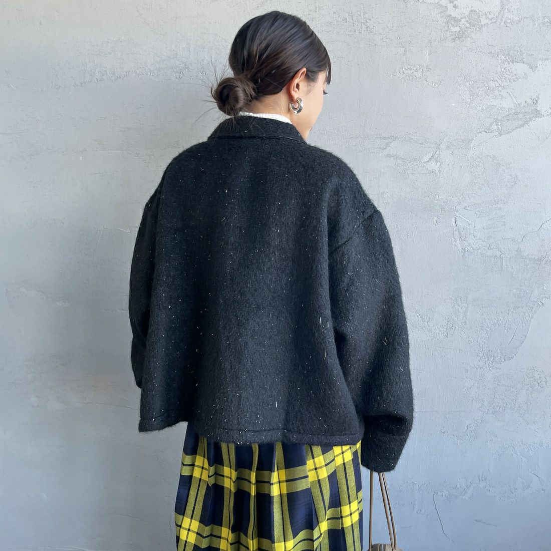 nenom [ネノム] ステンカラー ラメ起毛ジャケット [NE25132019] 09 BLACK &&モデル身長：150cm 着用サイズ：F&&