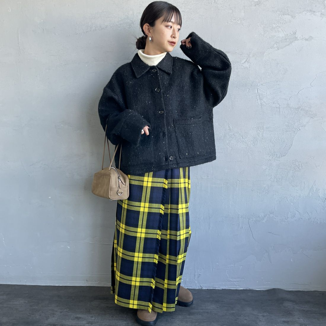 nenom [ネノム] ステンカラー ラメ起毛ジャケット [NE25132019] 09 BLACK &&モデル身長：150cm 着用サイズ：F&&