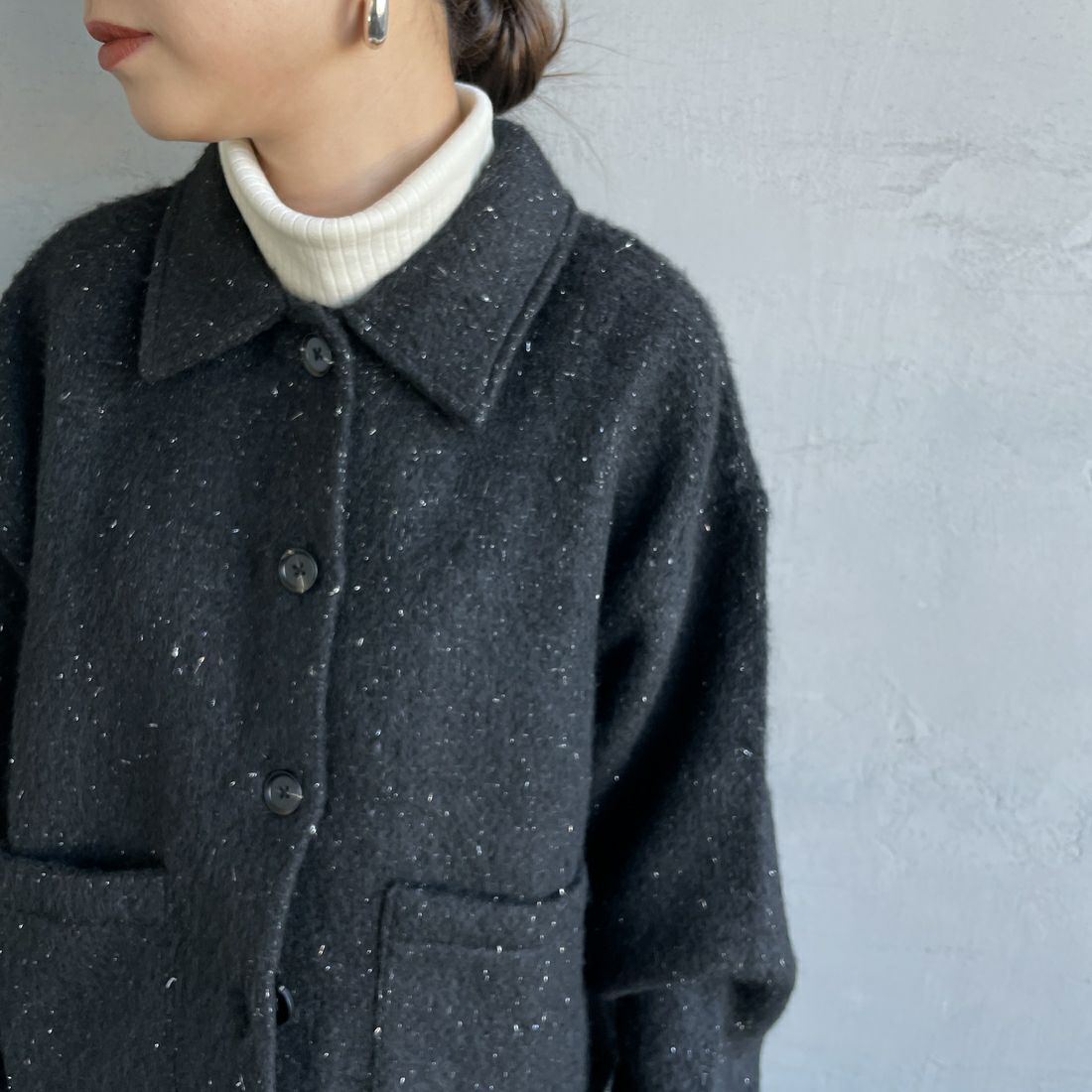 nenom [ネノム] ステンカラー ラメ起毛ジャケット [NE25132019] 09 BLACK &&モデル身長：150cm 着用サイズ：F&&