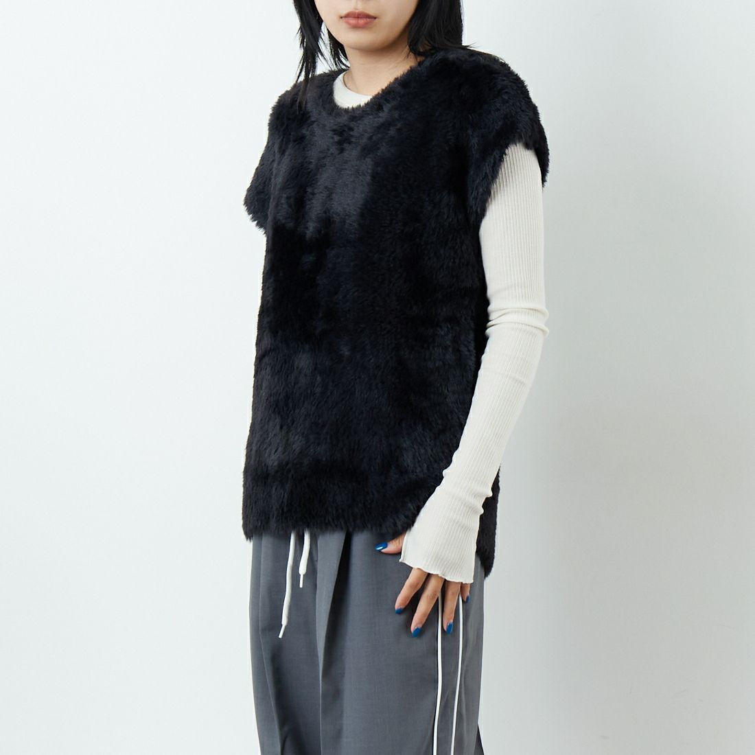 CHIGNON [シニヨン] ファーライクフレンチニットベスト [9454-076JR] BLACK &&モデル身長：167cm 着用サイズ：F&&