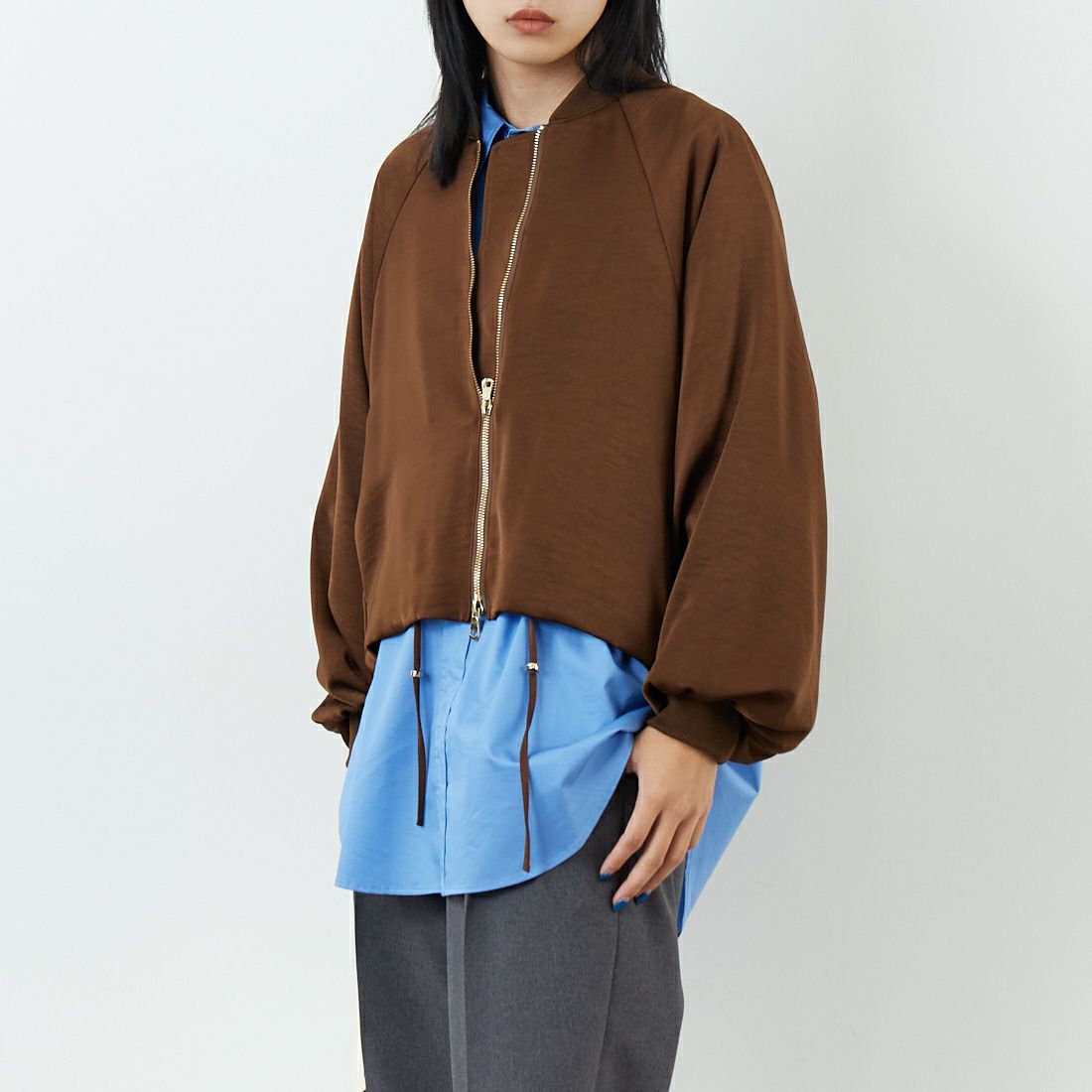 CHIGNON [シニヨン] サテンボリュームブルゾン [4654-033MK] BROWN &&モデル身長：167cm 着用サイズ：F&&