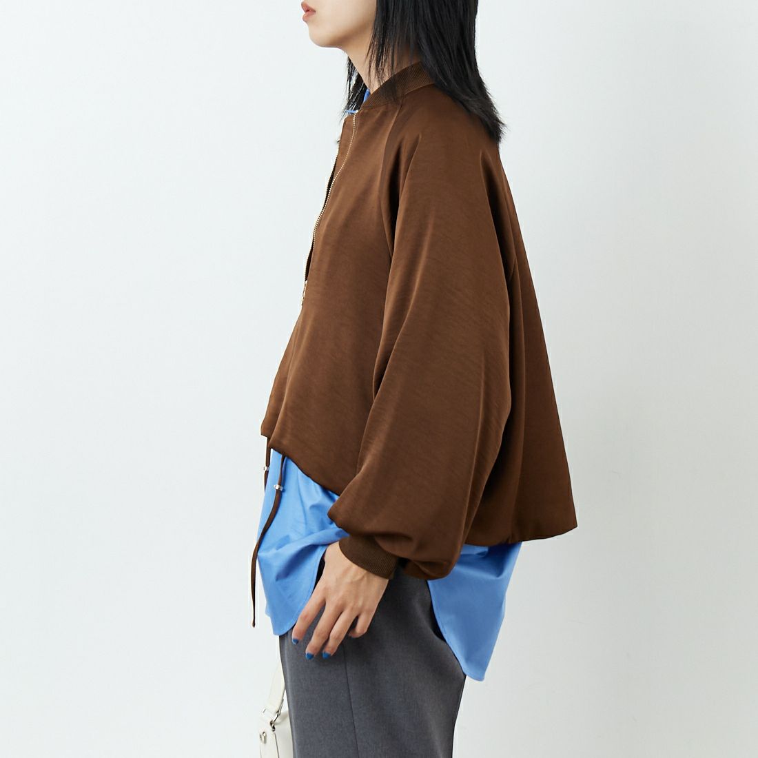 CHIGNON [シニヨン] サテンボリュームブルゾン [4654-033MK] BROWN &&モデル身長：167cm 着用サイズ：F&&