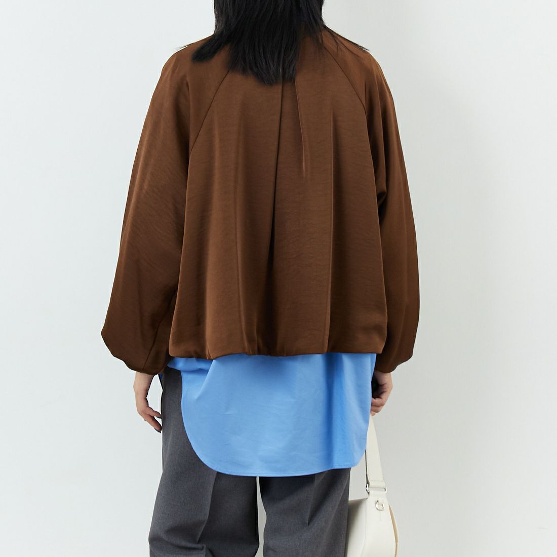 CHIGNON [シニヨン] サテンボリュームブルゾン [4654-033MK] BROWN &&モデル身長：167cm 着用サイズ：F&&