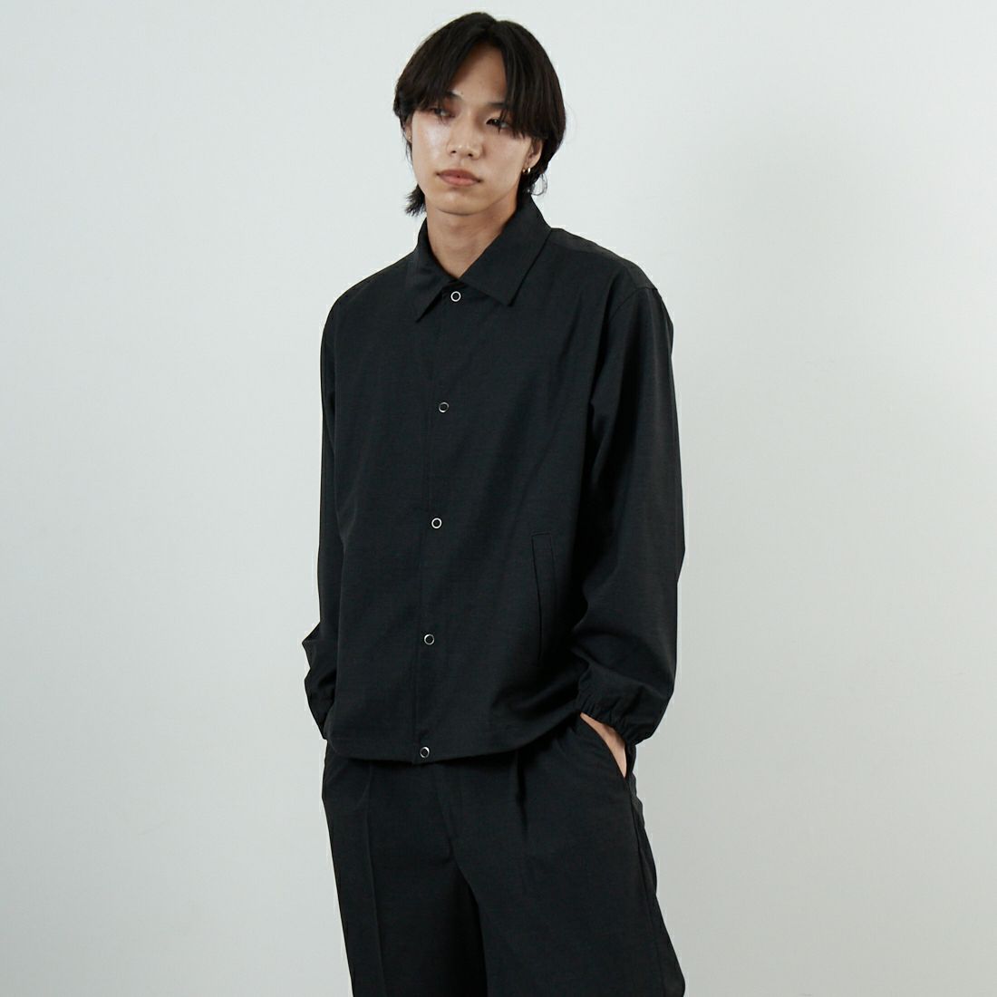 SLICK [スリック] TRギャバジン ストレッチコーチジャケット [5111043] 805 CHARCO &&モデル身長：179cm 着用サイズ：1&&